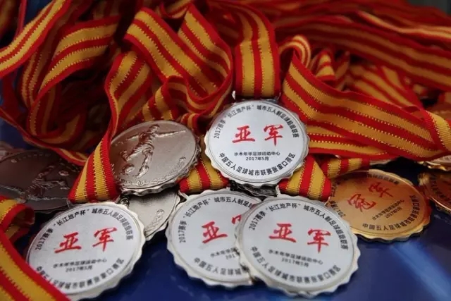 TT：我妈去世时金·卡戴珊主动借私人飞机给我 她们一家都是好人